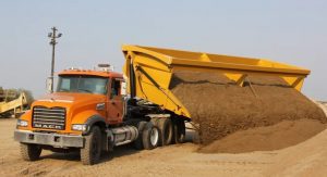 Side Dump Truck Կողային ինքնաթափ բեռնատար شاحنة قلابة جانبية بارهەڵگری دامپەری لایەنی