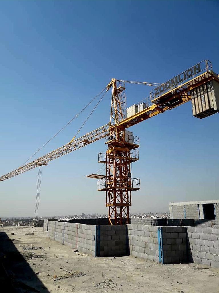 تاور کرین در نصب تجهیزات مخابراتی